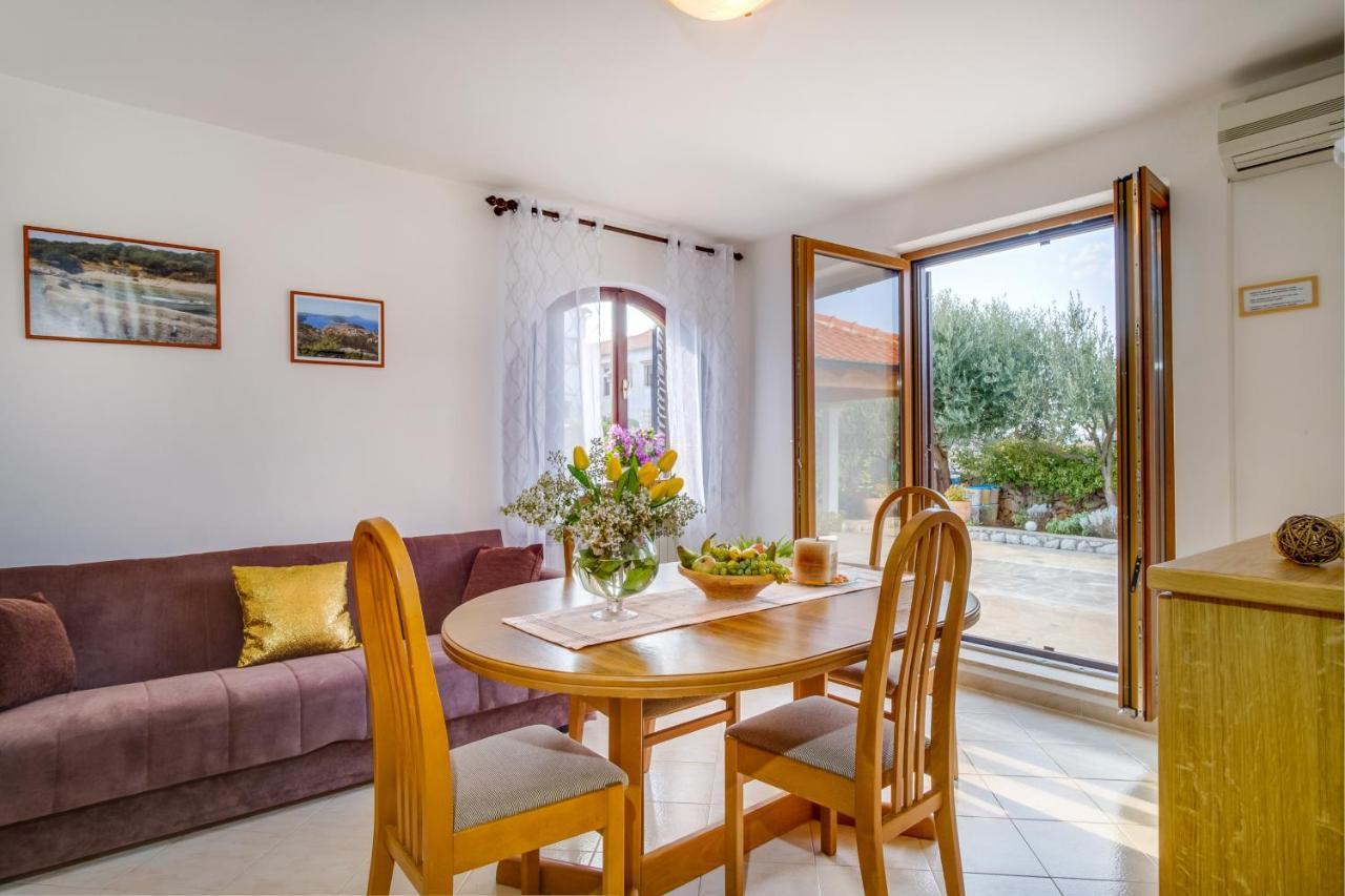 מאלי לוסיניי Apartments Franjo מראה חיצוני תמונה