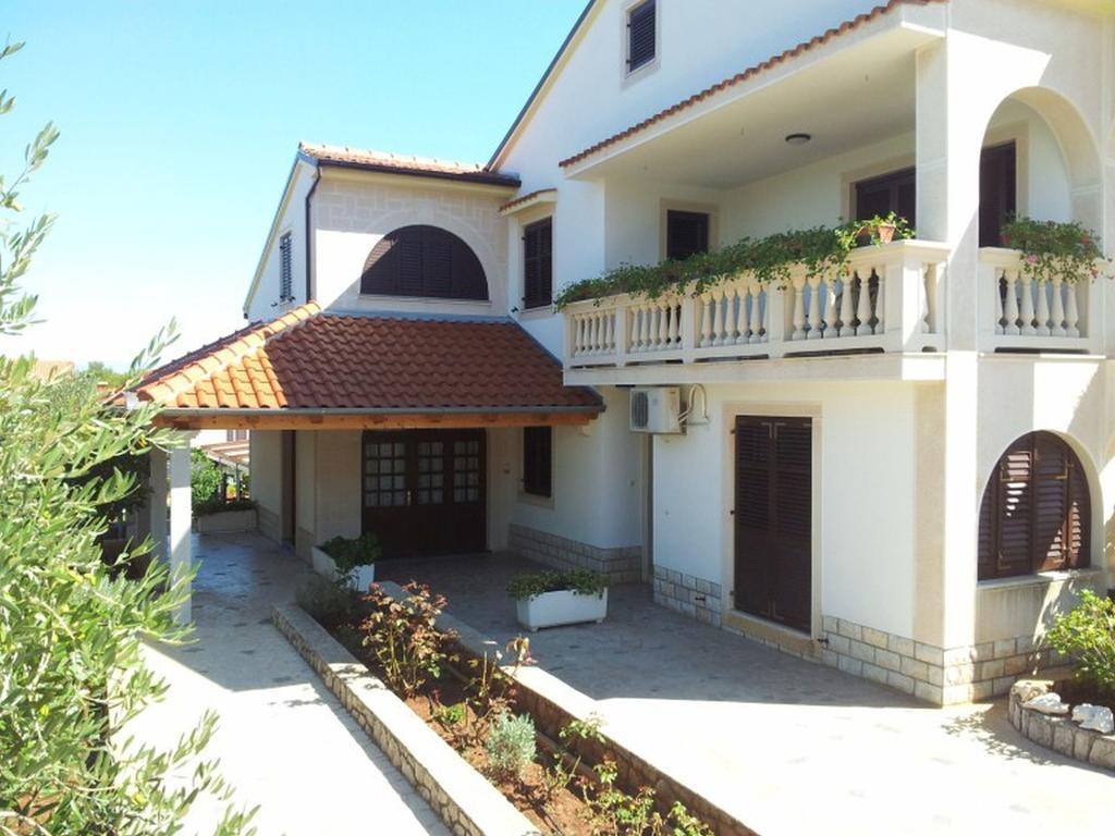 מאלי לוסיניי Apartments Franjo מראה חיצוני תמונה