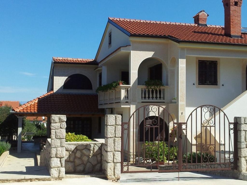 מאלי לוסיניי Apartments Franjo מראה חיצוני תמונה
